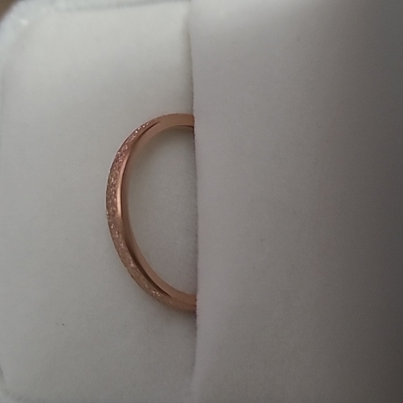 Rose gold plated band. - Picture 3 of 4